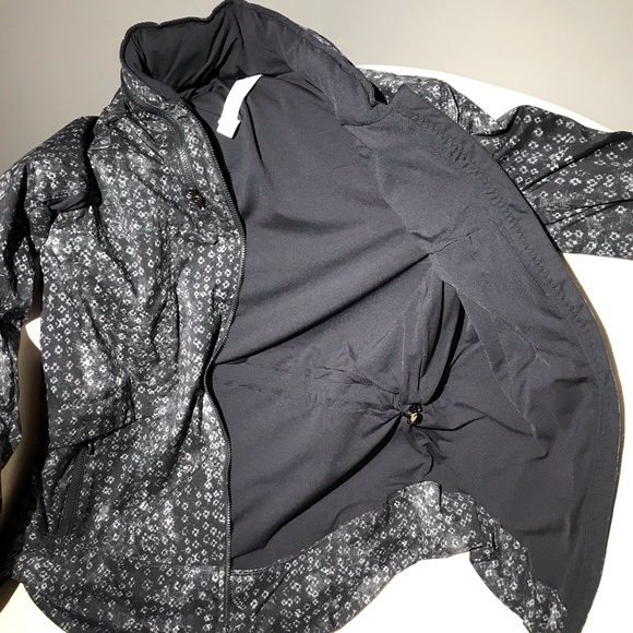 Lululemon Jacket - Picture 8 of 9